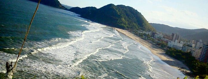 Praia do Tombo is one of Tempat yang Disukai Tati.