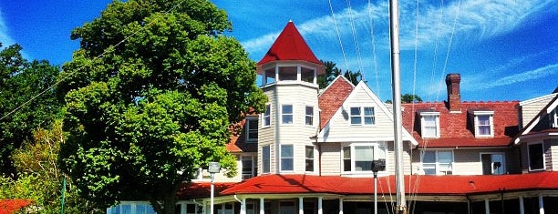 Larchmont Yacht Club is one of Locais curtidos por Nick.