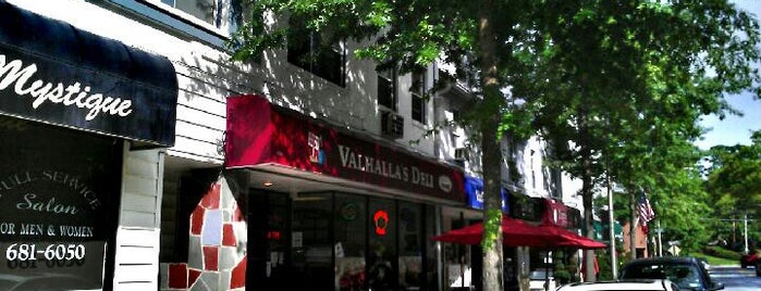 Valhalla's Deli is one of Lugares favoritos de Ben.