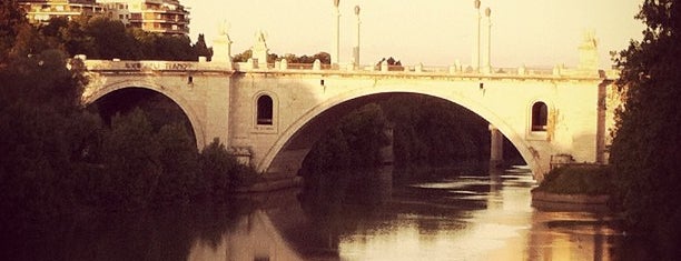 Ponte Milvio is one of Attraversando il Tevere.