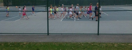 Blue Mountain Tennis Court is one of Orte, die Kate gefallen.