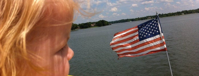 Old Hickory Lake is one of Posti che sono piaciuti a Alison.