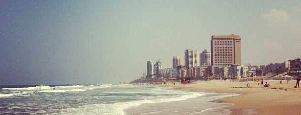 Bat Yam Beach is one of Nedim'in Beğendiği Mekanlar.