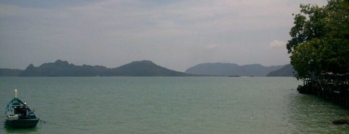 Pantai Beringin is one of @Langkawi Island, Kedah.