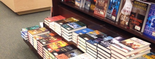 Barnes & Noble is one of Literary Haunts: Libraries & Bookstores.