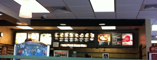 McDonald's is one of Posti che sono piaciuti a Val.