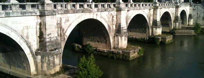 Мост Святого Ангела is one of Attraversando il Tevere.