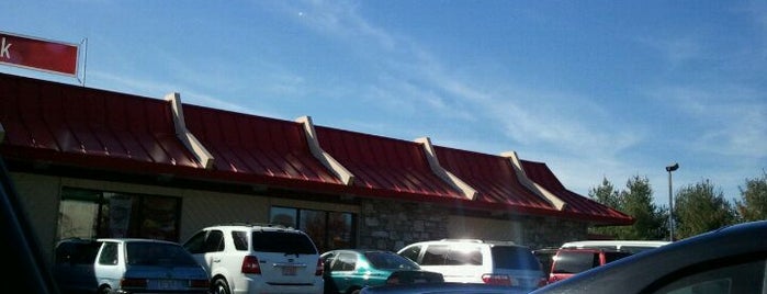 McDonald's is one of Tempat yang Disukai Jordan.