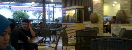 De Pauh Garden Restaurant & Cafe is one of Favorite Food at Pulau Pinang.