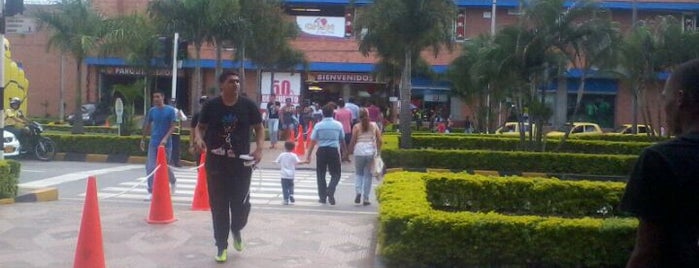 Único Centro Comercial Outlet is one of Mall Rat.