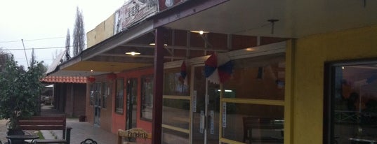 Centro Comercial Santa Elena is one of Lieux qui ont plu à Eduardo.