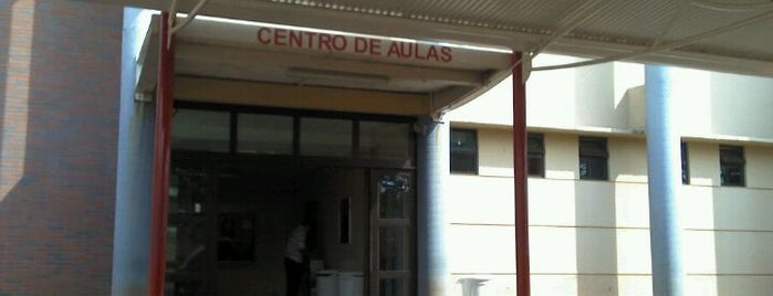 Centro de Aulas Aroeira is one of UFG (Câmpus II).