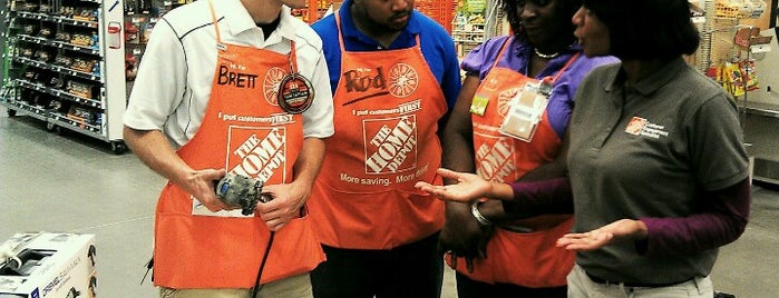 The Home Depot is one of Lugares favoritos de Ashley.