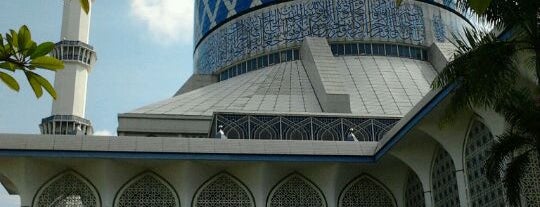 Masjid Sultan Salahuddin Abdul Aziz Shah is one of Top 10 favorites places in Shah Alam, Malaysia.