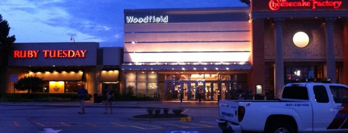 Woodfield Mall is one of Shopping Centers in Chicago.