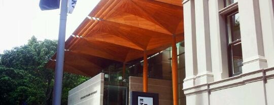 Auckland Art Gallery is one of Tempat yang Disukai Sherry.