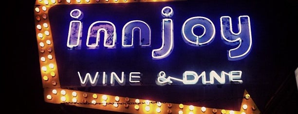 Innjoy is one of Chicago bars.