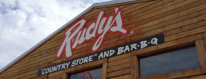 Rudy's Country Store and Bar-B-Q is one of Locais salvos de Jason.