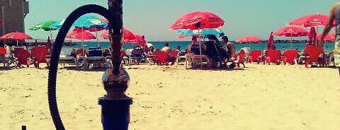 La Mer Beach is one of สถานที่ที่ ˙·•● עלי👁 ●•·˙ ถูกใจ.