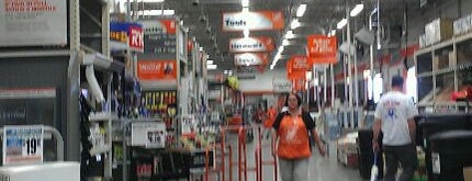 The Home Depot is one of Orte, die Tracey gefallen.