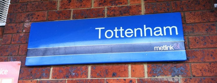 Tottenham Station is one of Tempat yang Disukai Christopher.