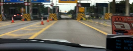 Plaza Tol Perling is one of JB Driveabout.