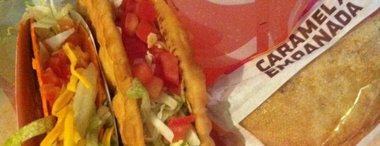 Taco Bell is one of Tempat yang Disukai oneblowdrybar.