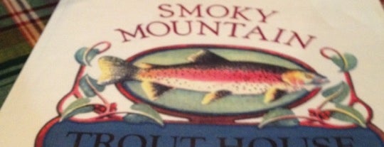 Smoky Mountain Trout House is one of Tempat yang Disukai Roberto.