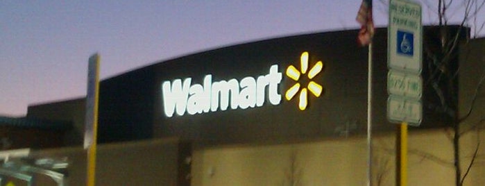 Walmart Supercenter is one of สถานที่ที่ Kristeena ถูกใจ.