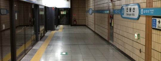 新龍山駅 is one of Subway Stations in Seoul(line1~4 & DX).