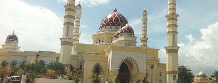 Masjid Hadhari is one of Masjid.