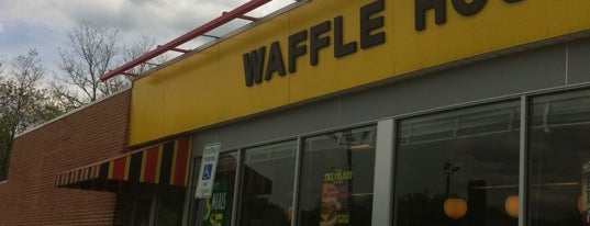 Waffle House is one of Tempat yang Disukai Tamara.