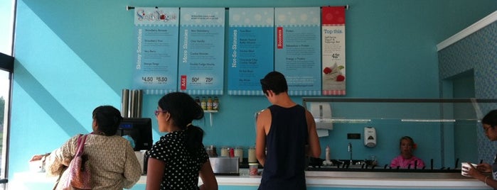 Sincerely Yogurt is one of Lieux qui ont plu à Amanda.