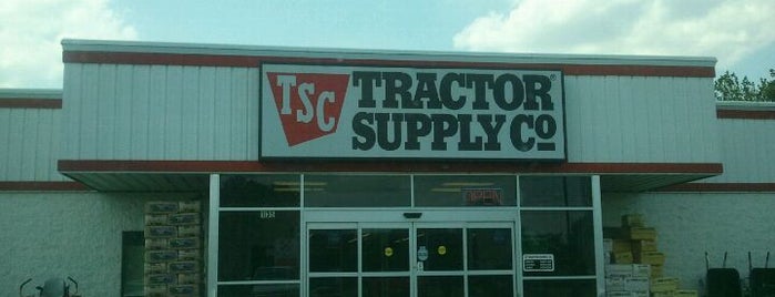 Tractor Supply Co. is one of Locais curtidos por Karen.