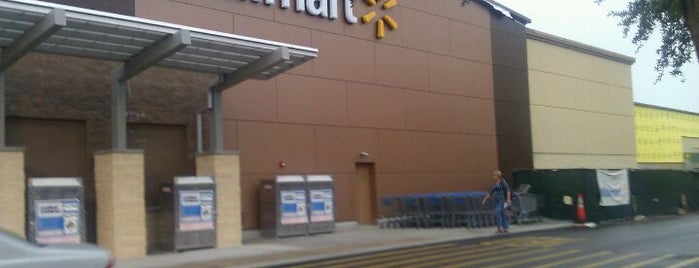Walmart Supercenter is one of Lugares favoritos de Terri.