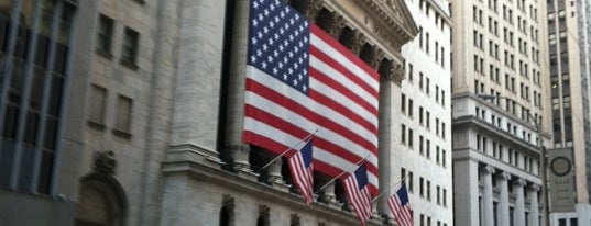 Нью-Йоркская фондовая биржа is one of New York City.