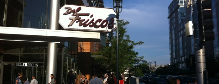 Del Frisco's Double Eagle Steakhouse is one of Lugares favoritos de Adam.