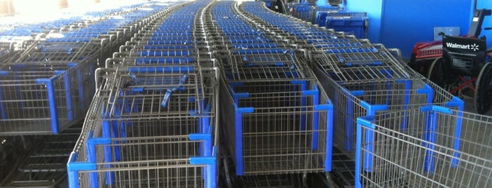 Walmart Supercenter is one of Posti che sono piaciuti a TJ.