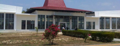 Bandar Udara Tambolaka (TMC) is one of Airports in East Indonesia.