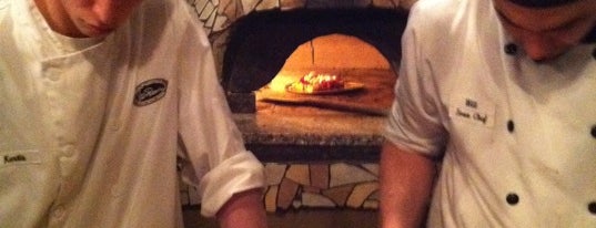 Vito's Pizzeria is one of สถานที่ที่บันทึกไว้ของ Anna.