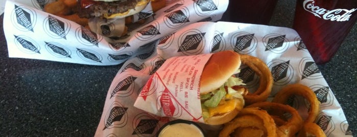 Fatburger is one of Locais curtidos por Doug.