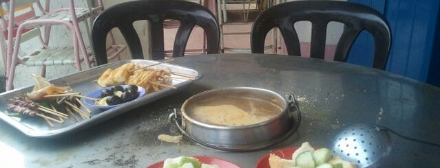 Restoran Capitol Satay Celup is one of The place I want to go!.