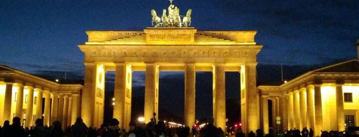 Бранденбургские ворота is one of Weekend in Berlin.