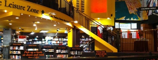 The Book Centre is one of Orte, die Frank gefallen.