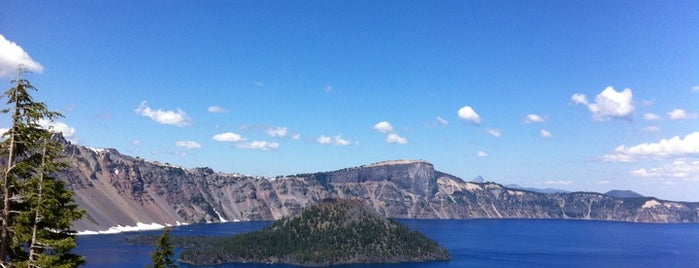 Crater Lake National Park is one of Top 10 attractions in Oregon.