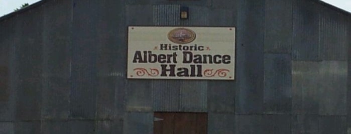 Albert Dance Hall is one of สถานที่ที่ Matthew ถูกใจ.