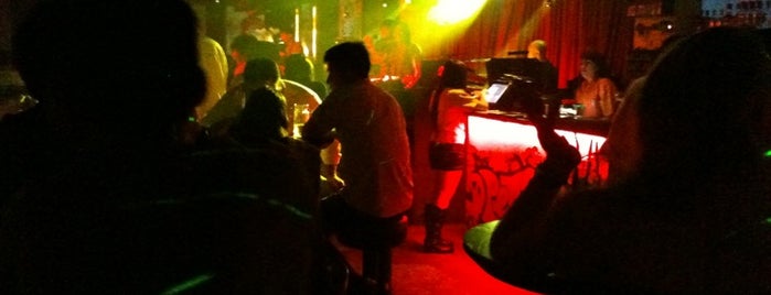 Yello Jello is one of Hot Spot Clubbing in Singapore.