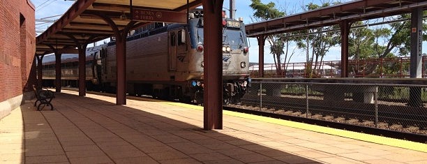 New London Union Station is one of Shore Line East & Northeast Corridor (ConnDot).