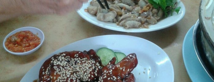 Goon Wah Restaurant 冠华 XO 鱼头米 is one of 吃遍雪隆? 我还是慢慢等吧......