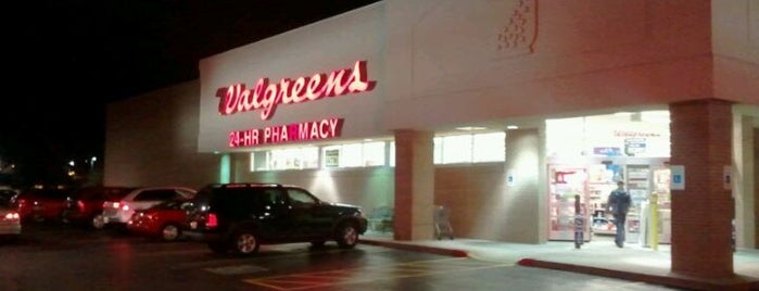 Walgreens is one of Lugares favoritos de Shawn.